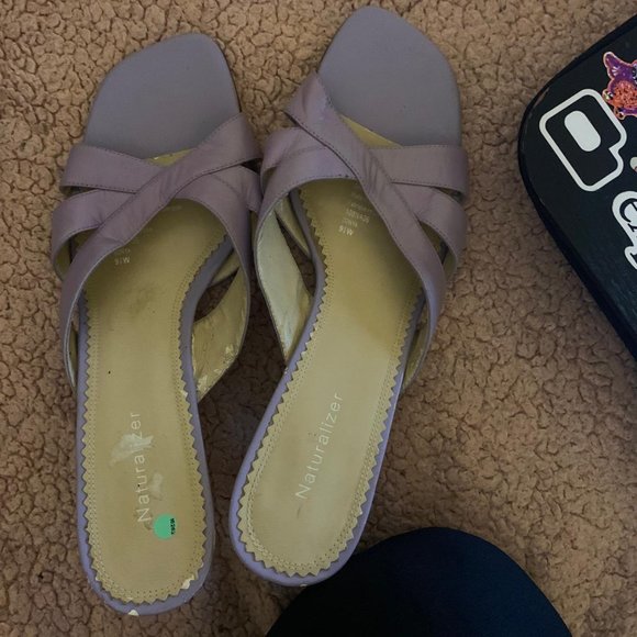 Naturalizer Kitten Heels - Picture 1 of 2